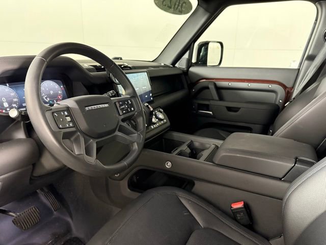 Used 2025 Land Rover Defender 130 X-Dynamic SE AWD/4WD image 16