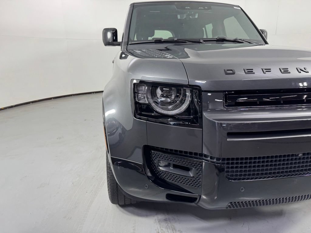 Used 2025 Land Rover Defender 130 V8 AWD/4WD image 3