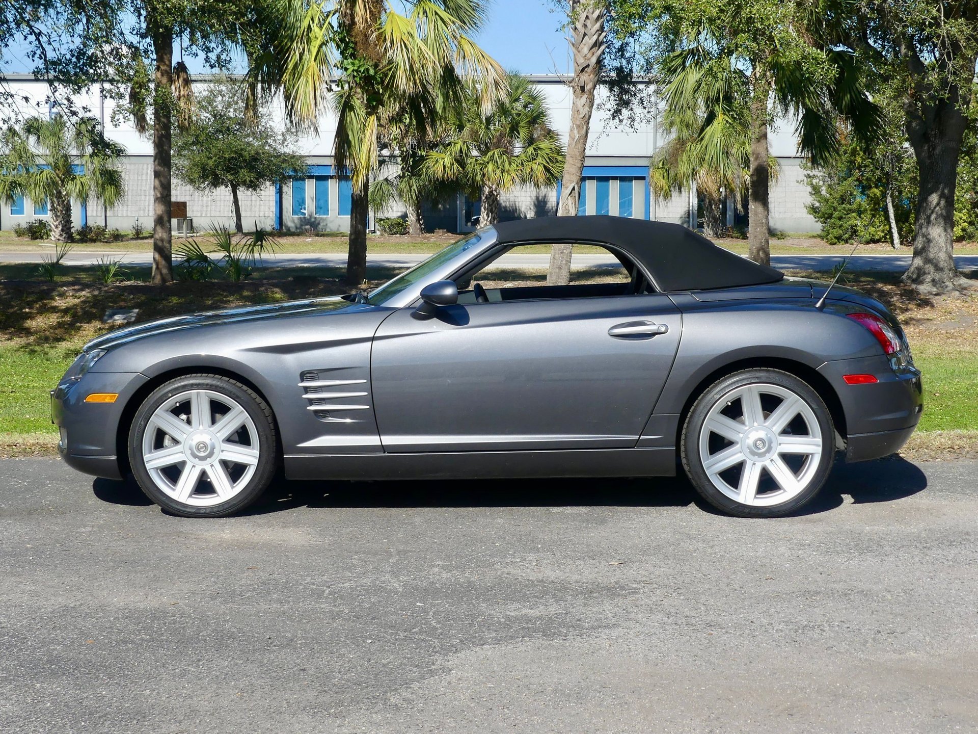 Used 2005 Chrysler Crossfire Limited RWD image 16