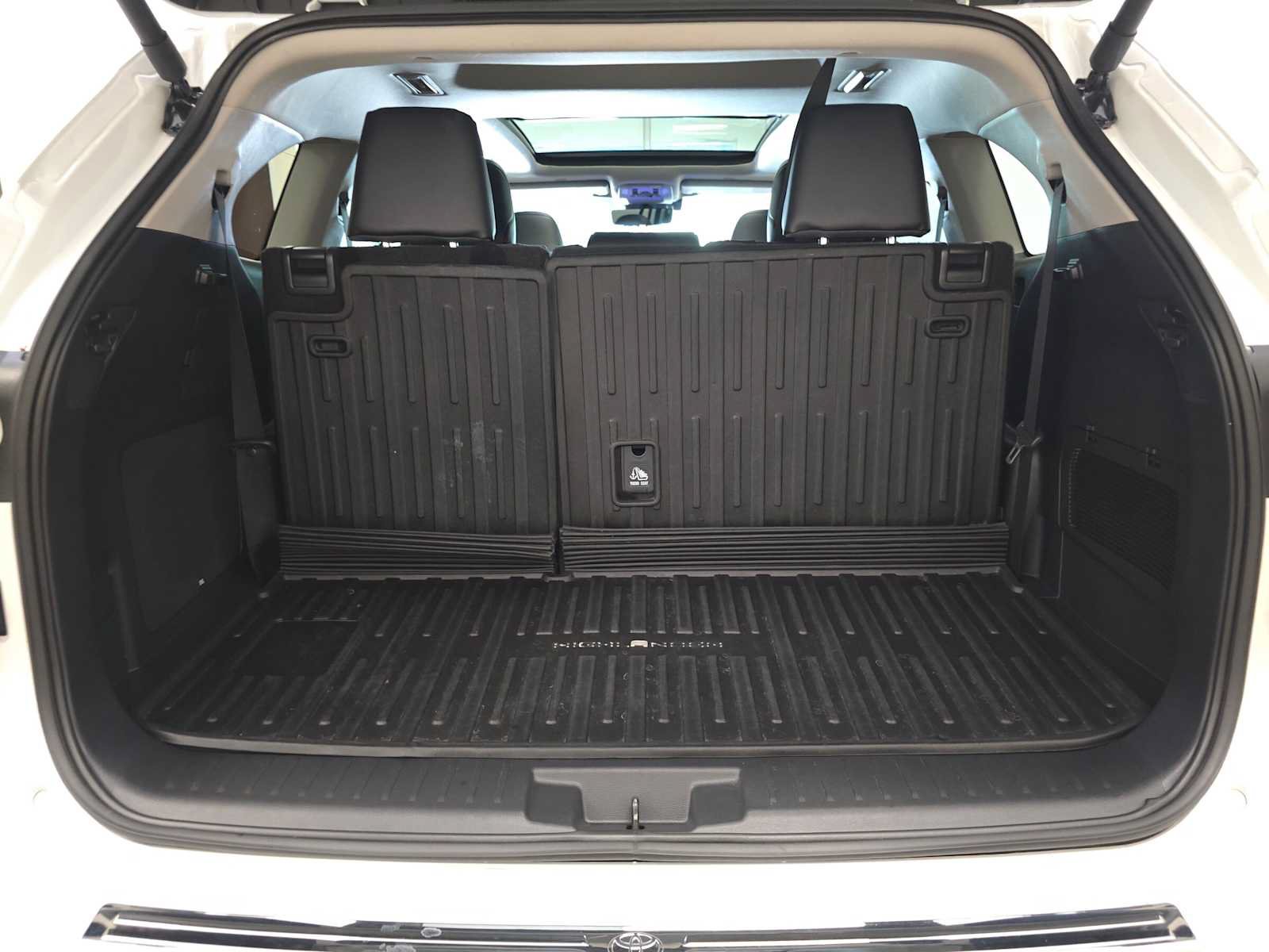 Certified 2025 Toyota Highlander Platinum AWD/4WD image 31