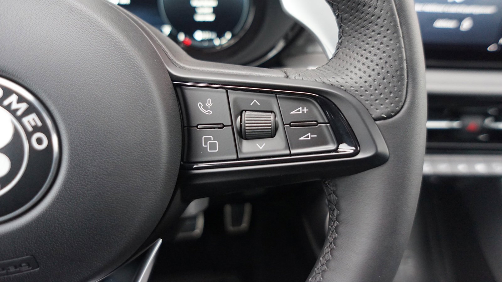 New 2024 Alfa Romeo Tonale Veloce image 24