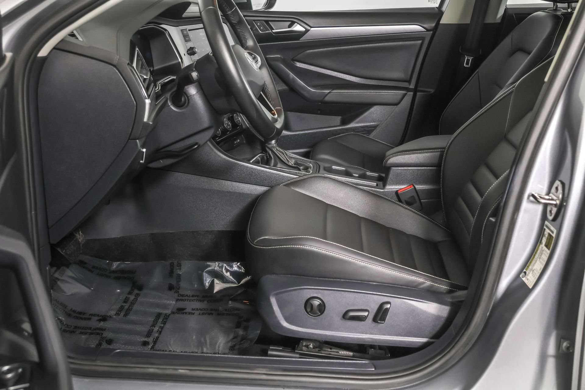 Certified 2024 Volkswagen Jetta SE w/ Panoramic Sunroof Package FWD image 25