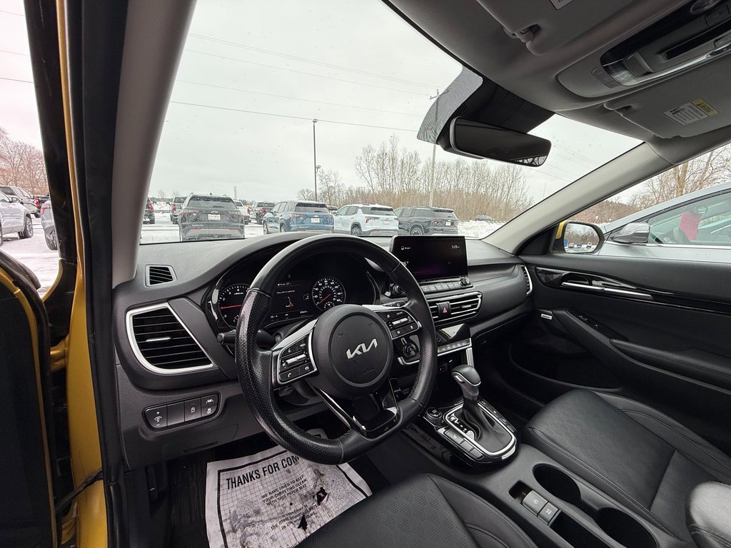 Used 2022 Kia Seltos SX w/ Sunroof Package image 16