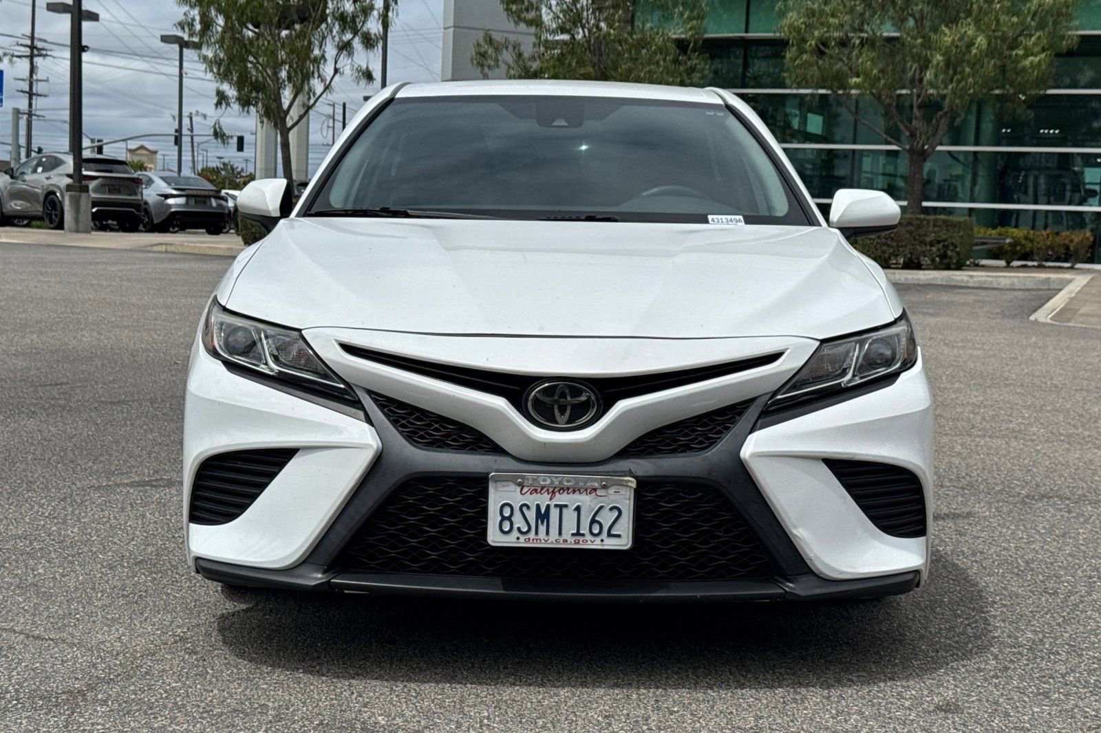 Used 2020 Toyota Camry SE w/ Carpet Mat Package FWD image 3