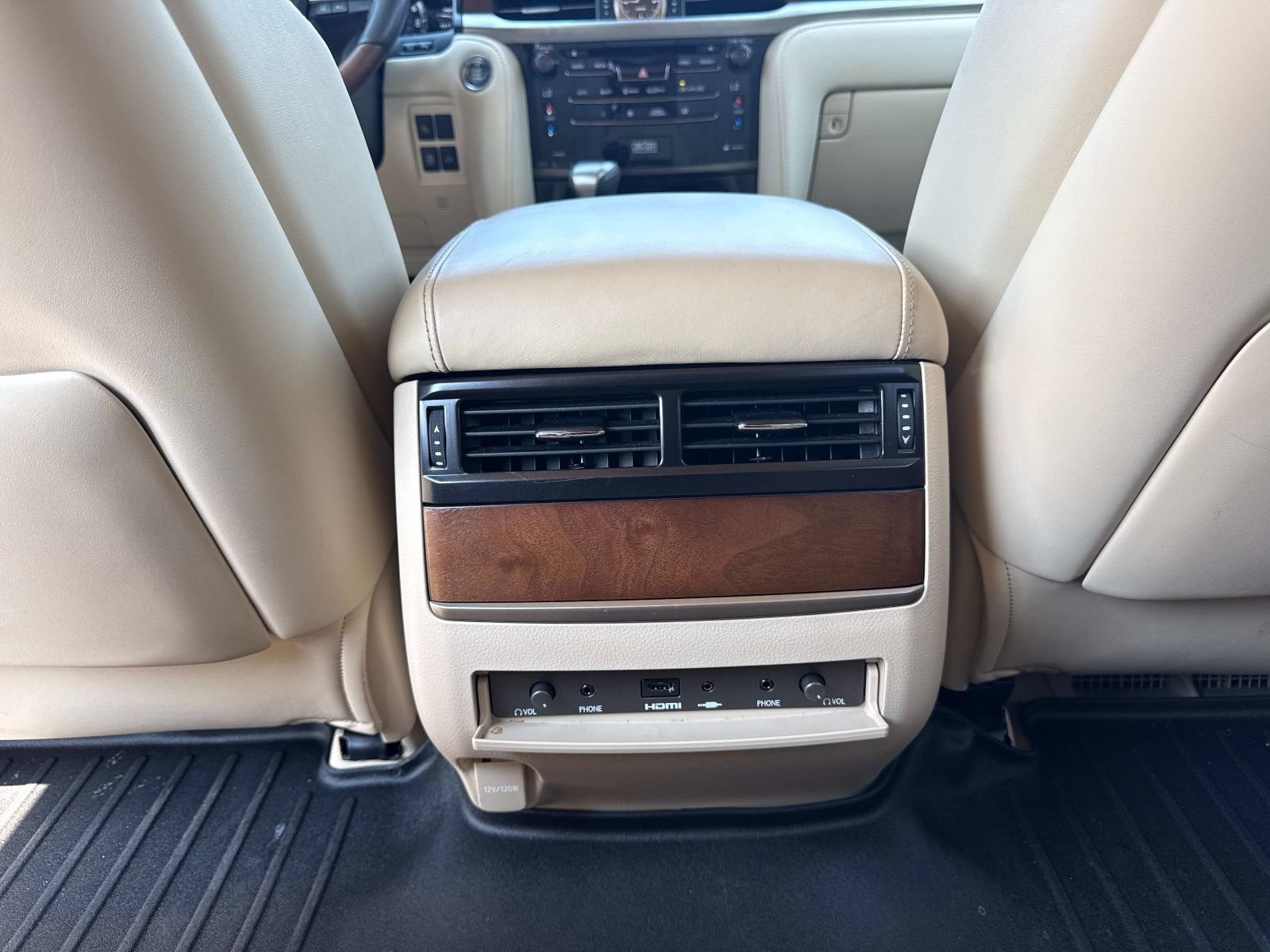 Used 2020 Lexus LX 570 4WD w/ 3rd Row & Luxury Pkg image 15