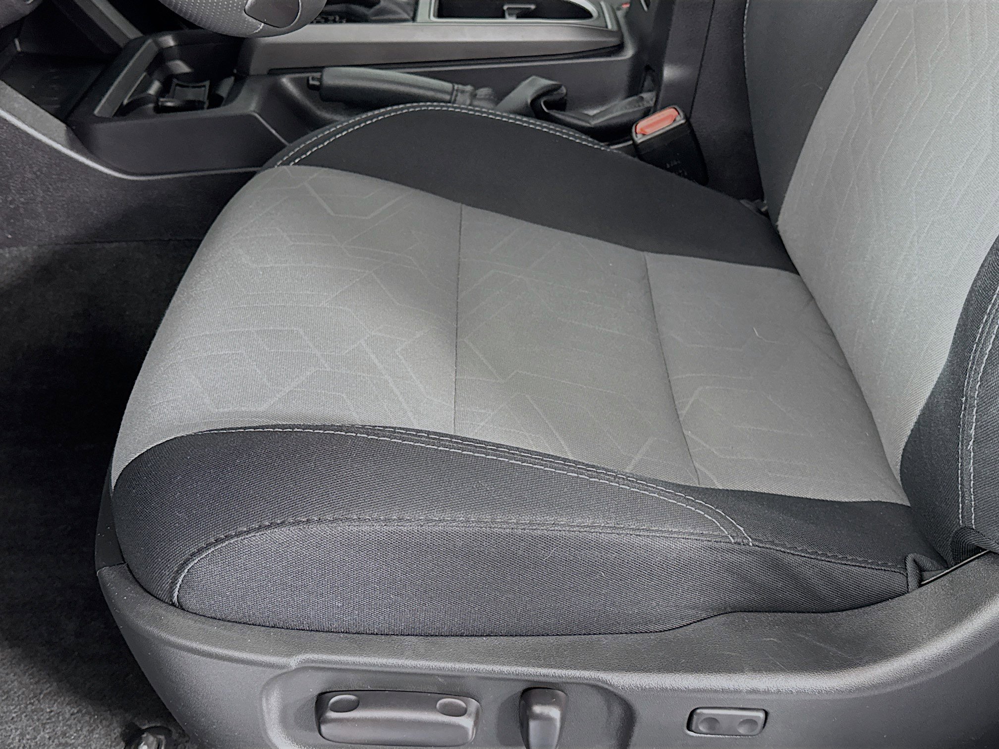 Used 2022 Toyota Tacoma TRD Off-Road image 18