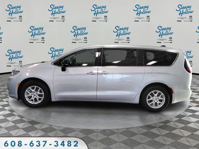 Used 2024 Chrysler Pacifica Touring-L image 8