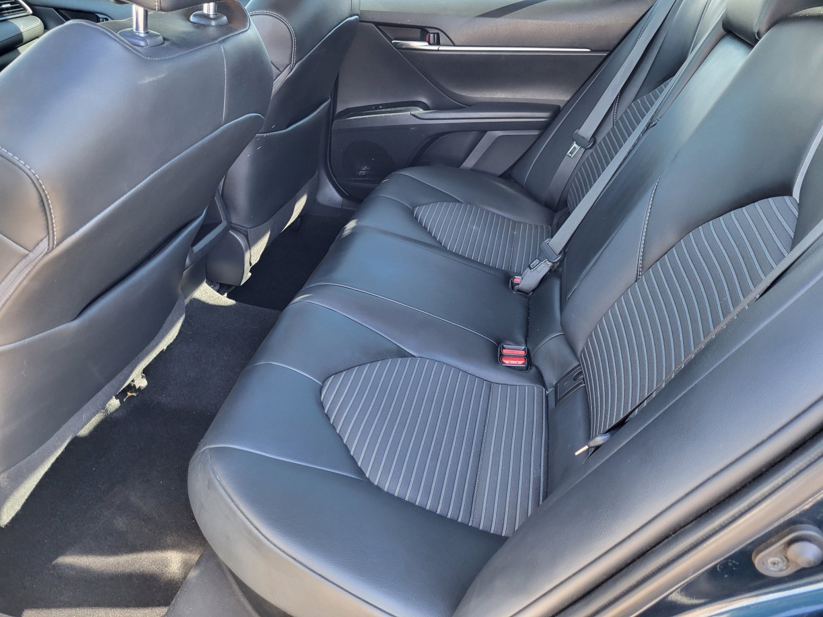 Used 2020 Toyota Camry SE image 17