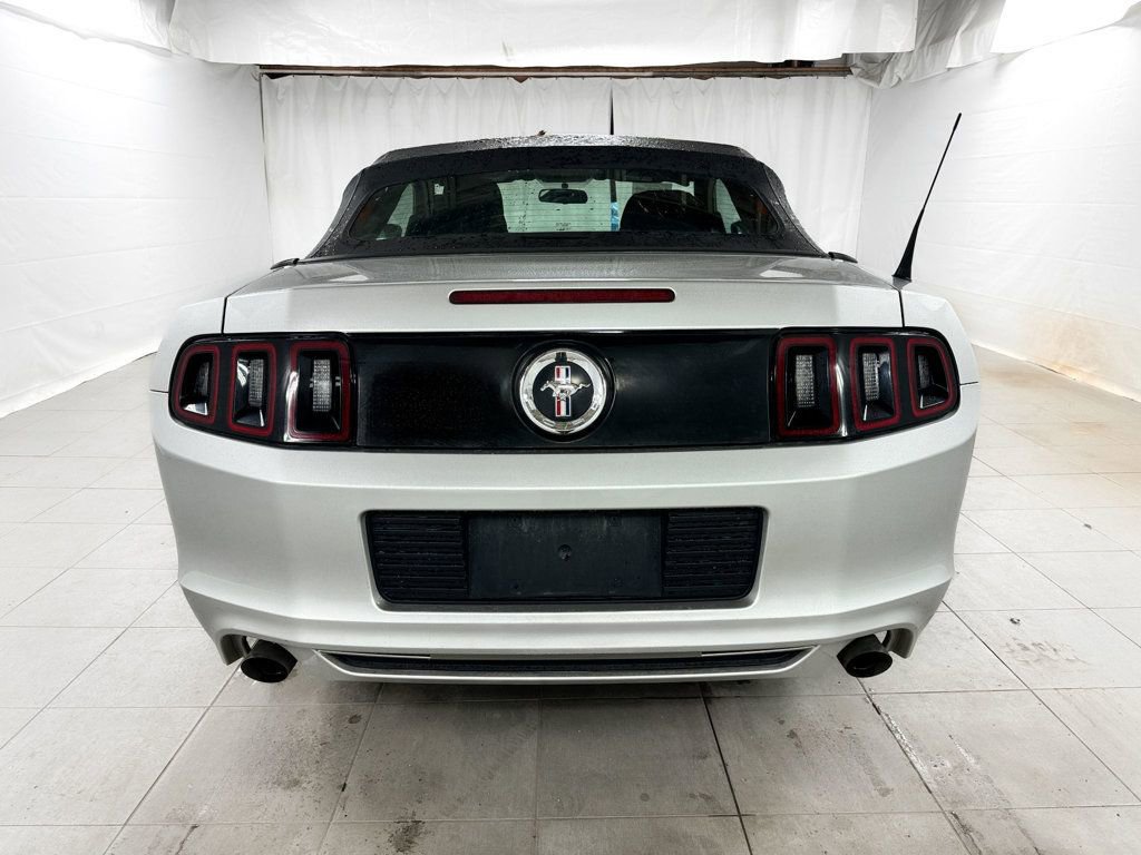 Used 2014 Ford Mustang Convertible image 7