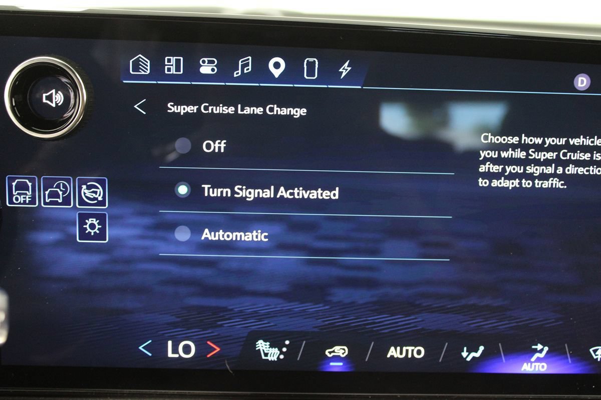 Used 2024 Chevrolet Equinox EV RS w/ Active Safety Package 3 AWD/4WD image 19