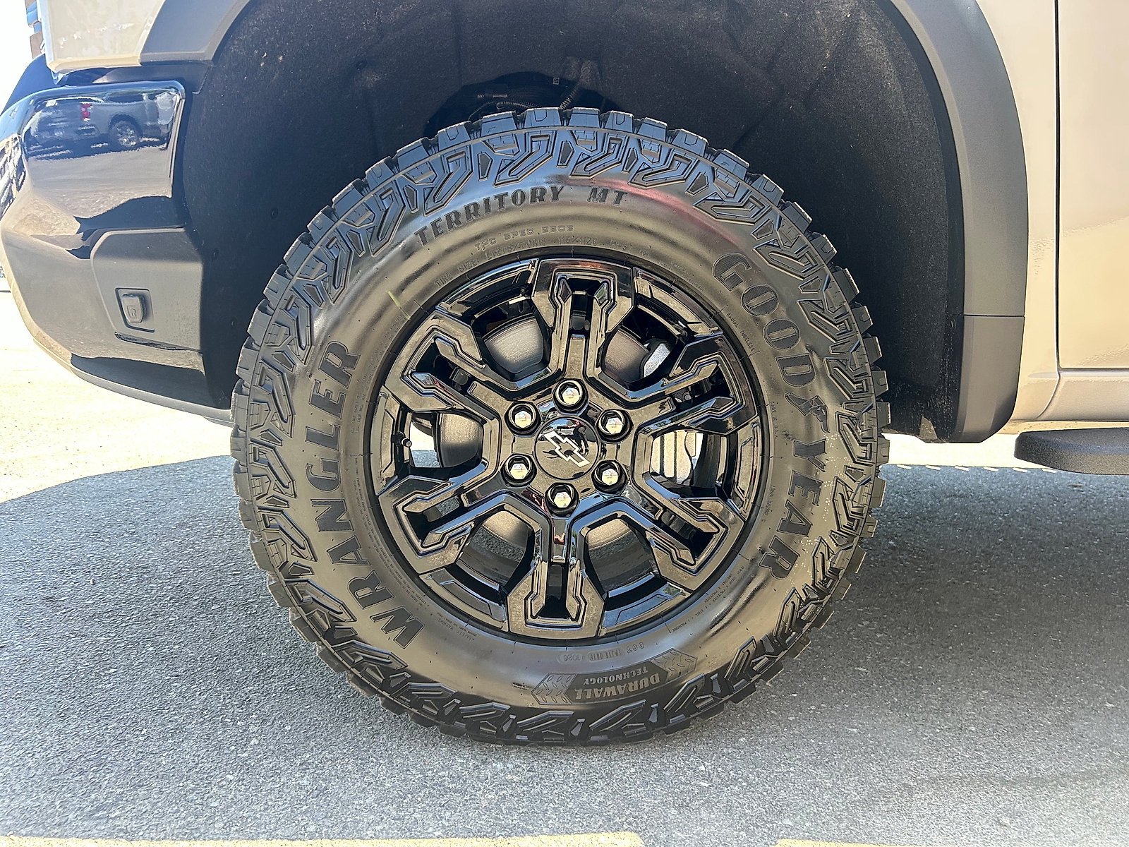 New 2026 Chevrolet Silverado 1500 ZR2 w/ Dark Appearance Package AWD/4WD image 11