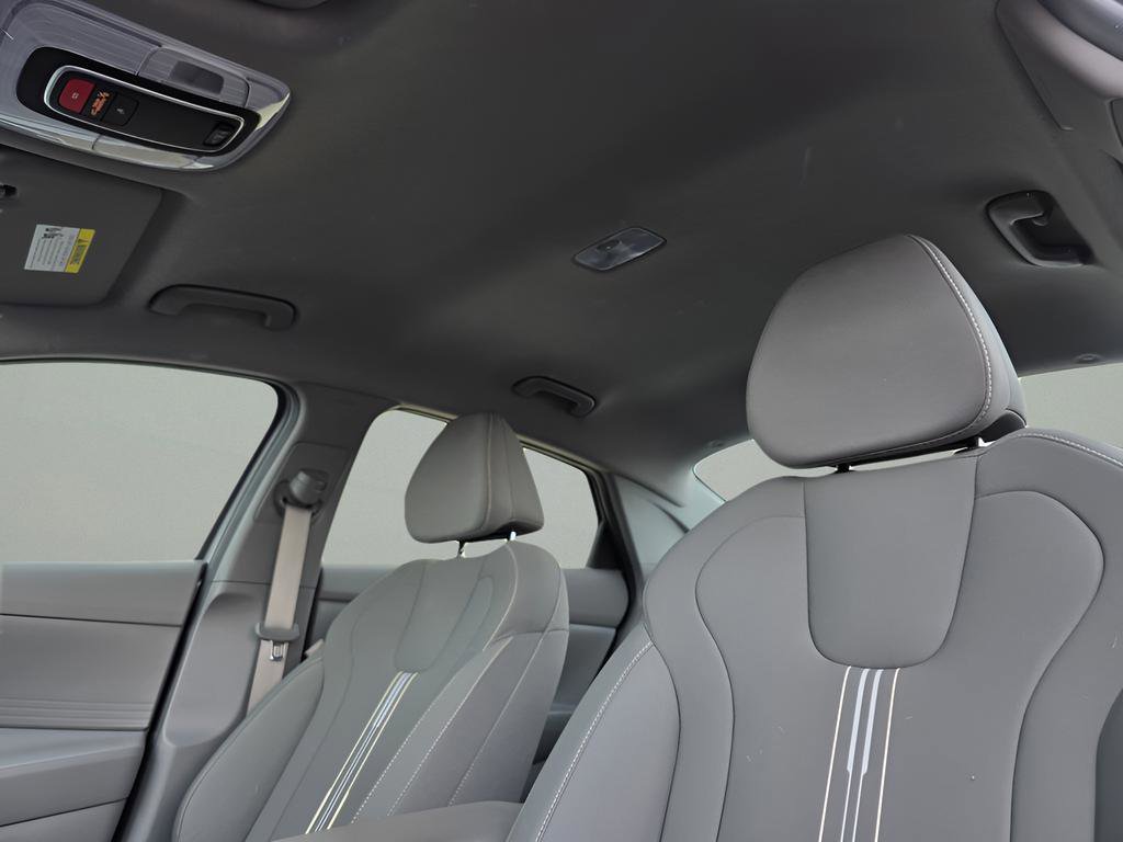 Used 2023 Hyundai Elantra SEL image 19
