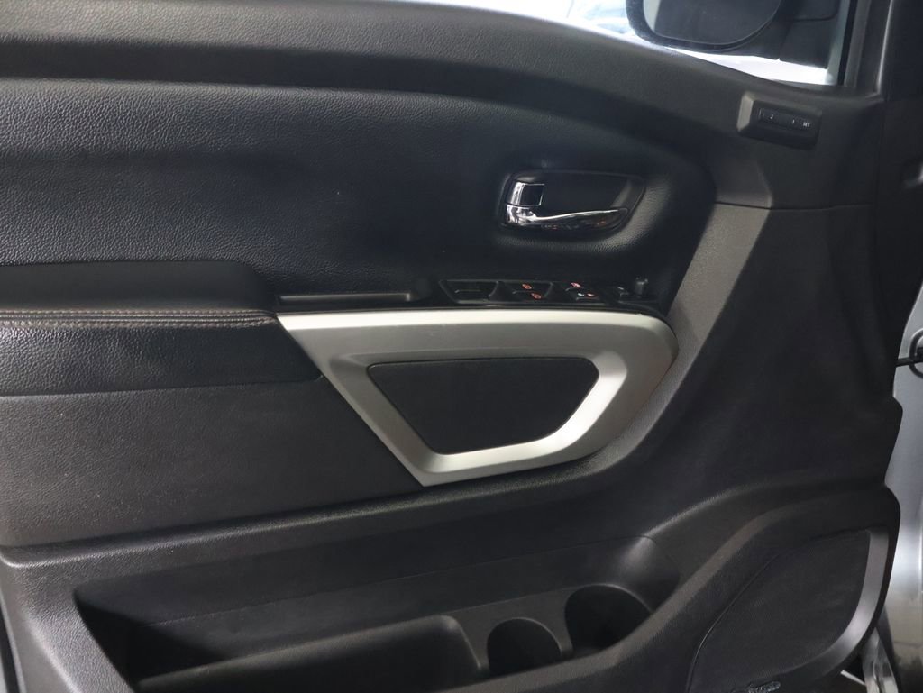 Used 2017 Nissan Titan SL image 16