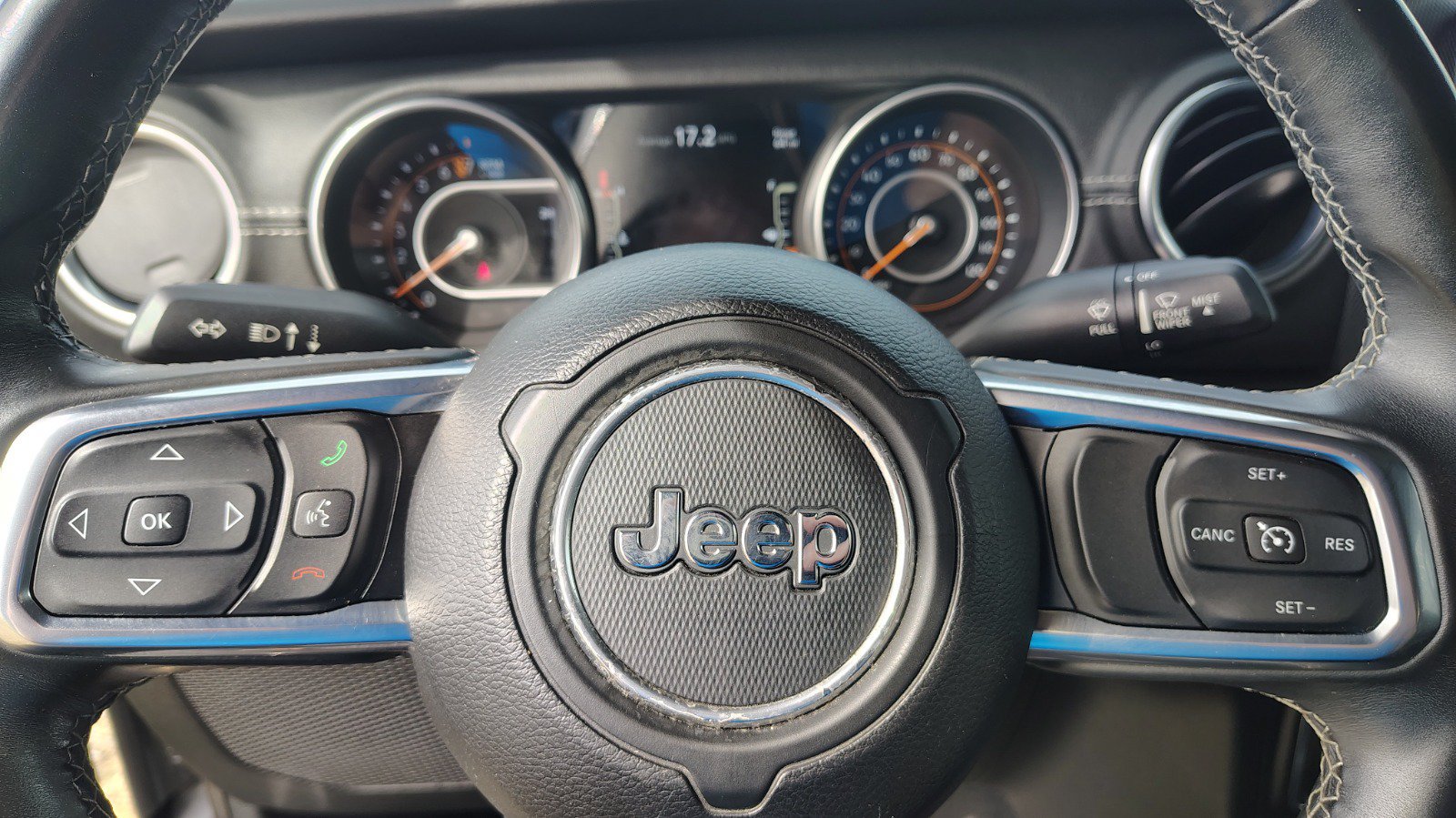 Used 2018 Jeep Wrangler Unlimited Sahara AWD/4WD image 29