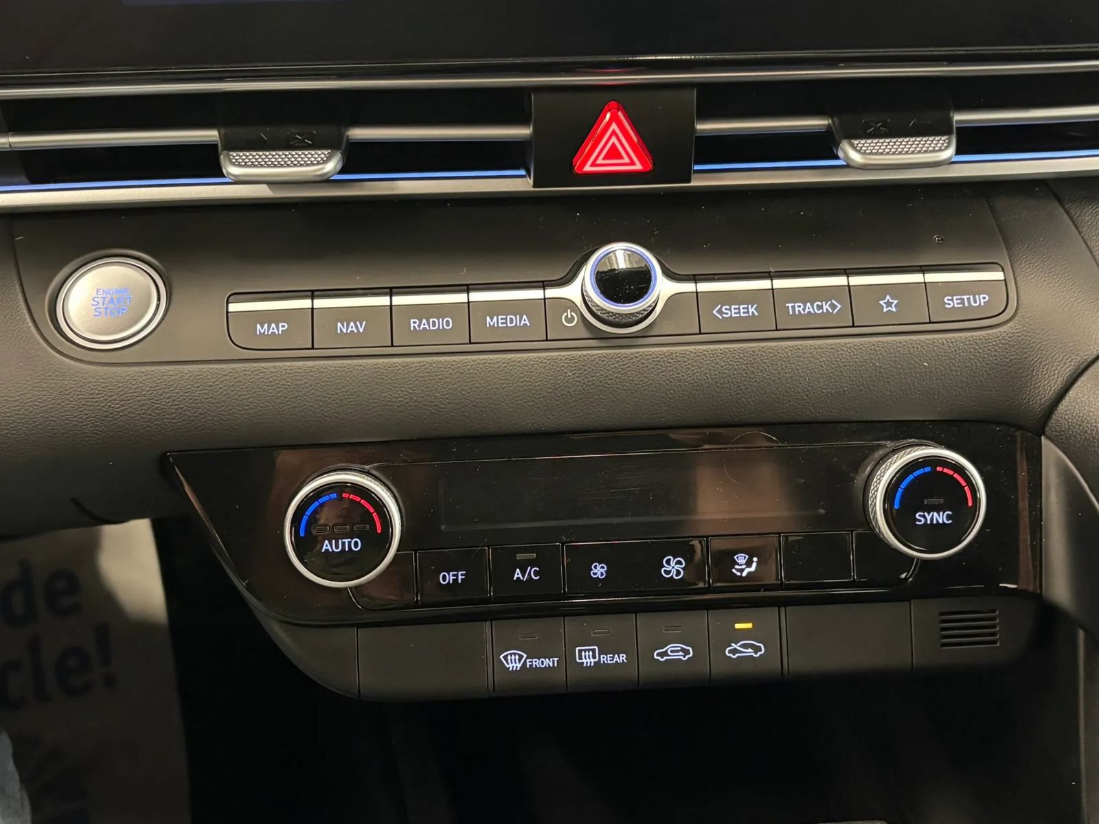 Used 2024 Hyundai Elantra SEL FWD image 42