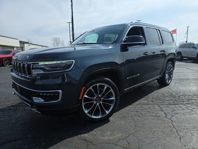 Used 2024 Jeep Wagoneer Series III w/ Premium Group I AWD/4WD image 2
