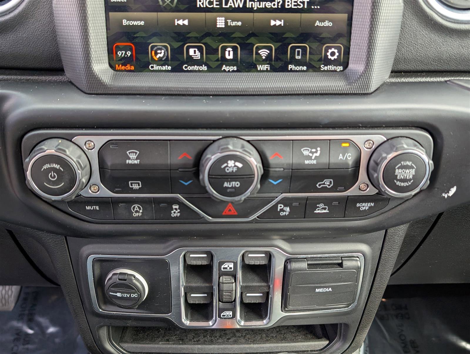 Used 2020 Jeep Gladiator Overland image 24