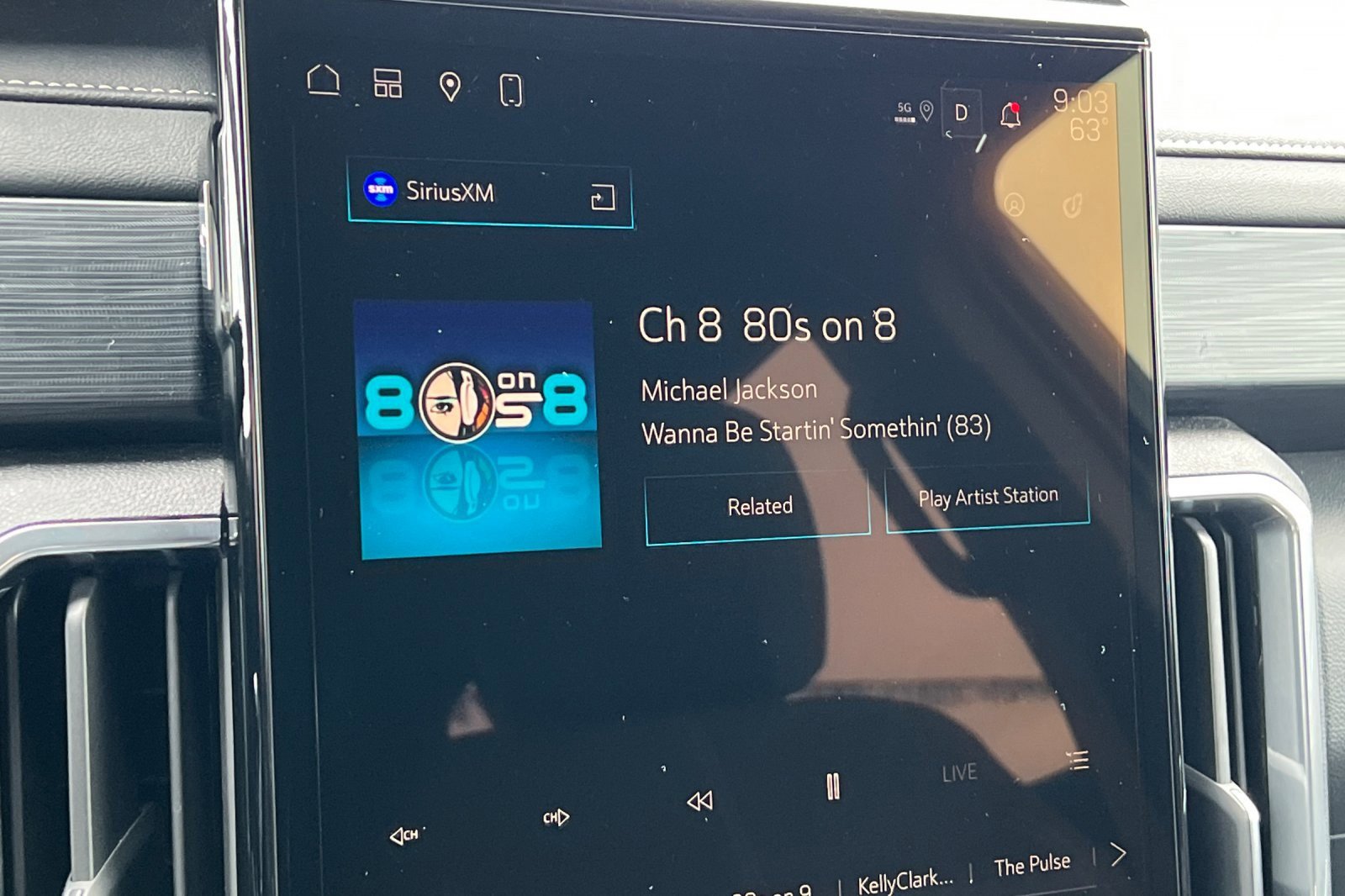 Used 2025 GMC Acadia Elevation image 16