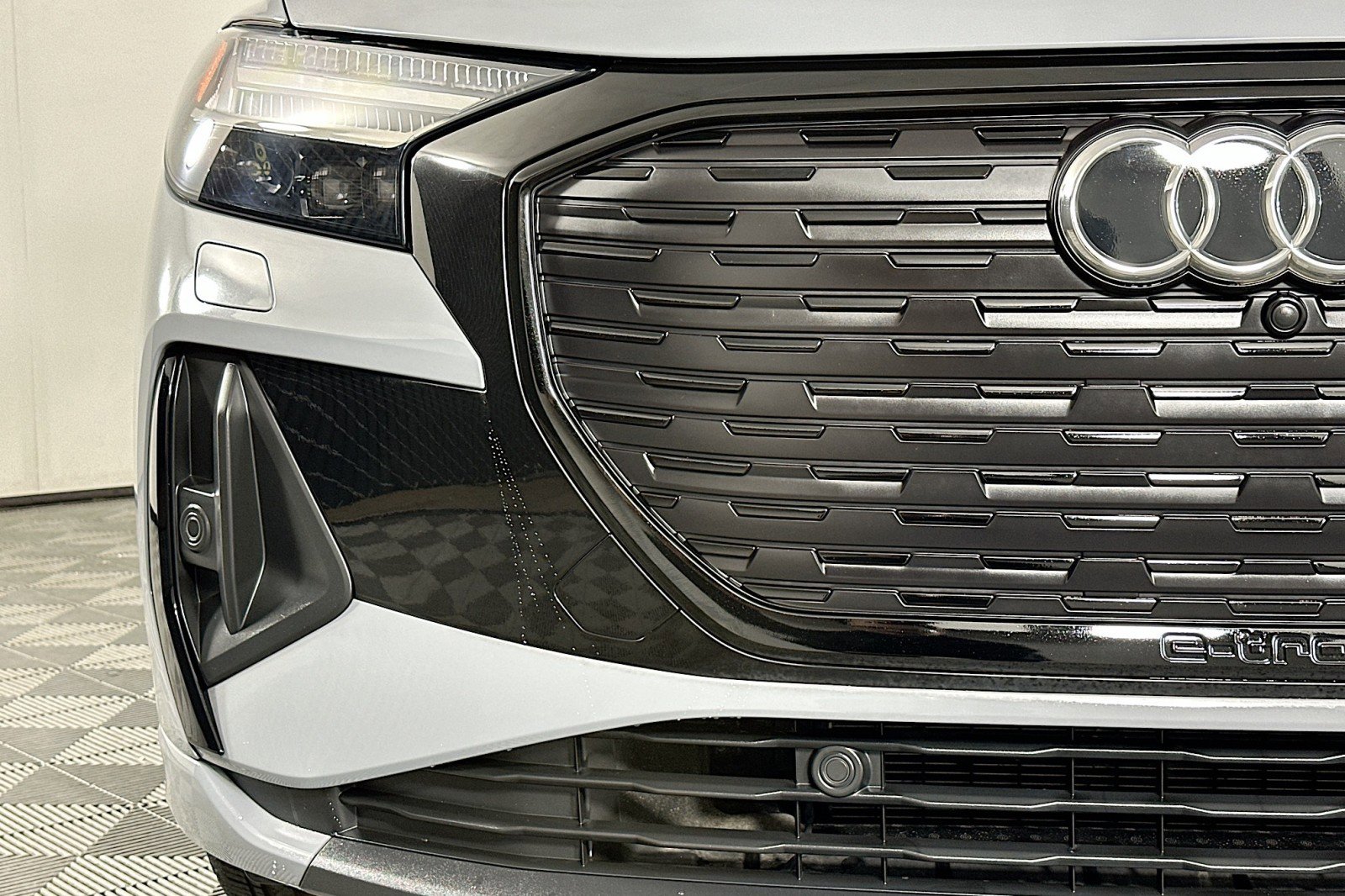 Used 2024 Audi Q4 e-tron Prestige w/ Black Optic Plus Package image 16