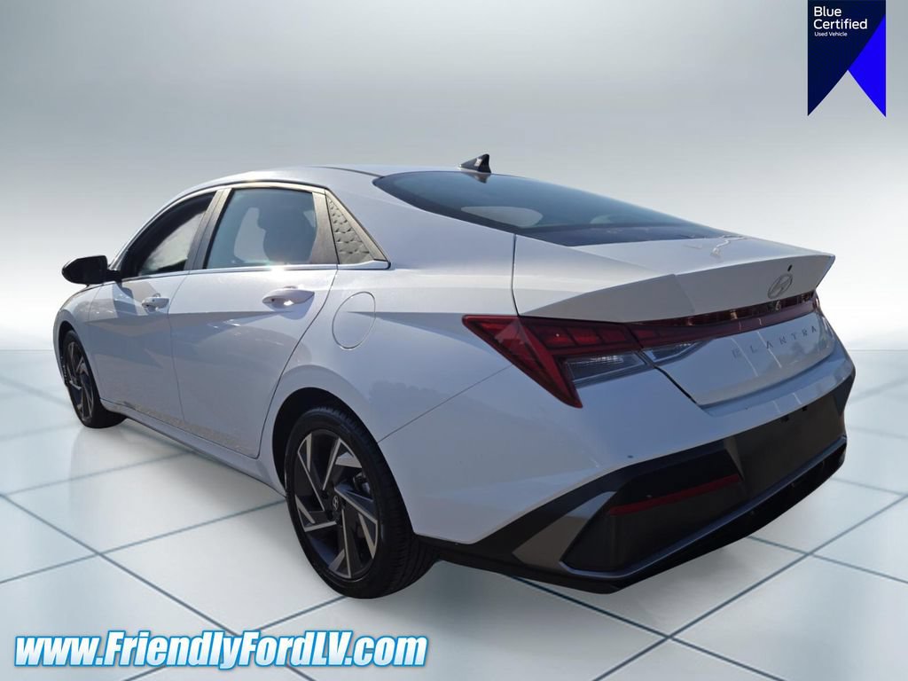 Used 2025 Hyundai Elantra SEL FWD image 4