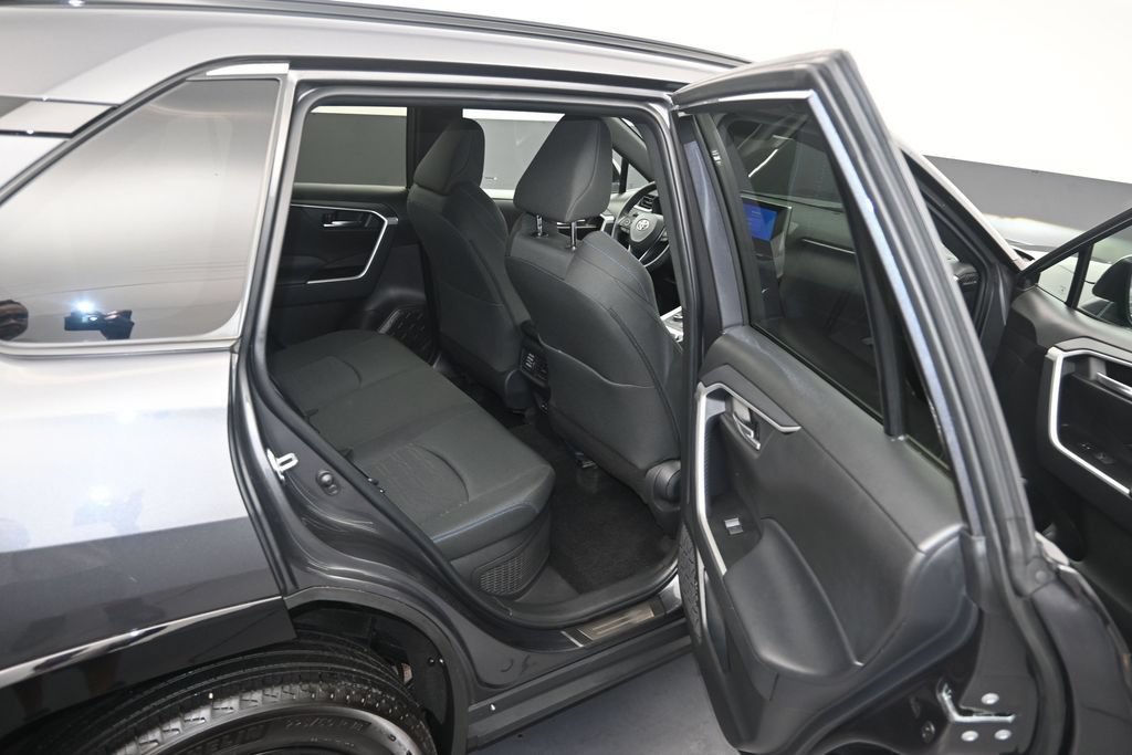 Used 2025 Toyota RAV4 SE AWD/4WD image 11
