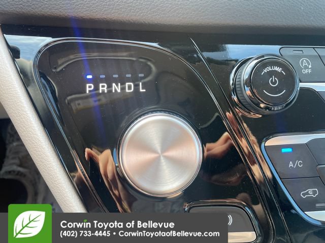 Used 2024 Chrysler Pacifica Touring-L FWD image 14