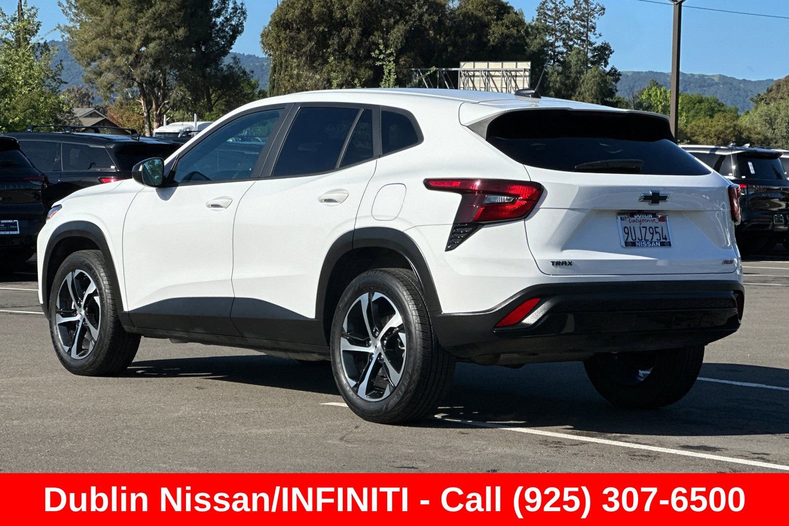 Used 2025 Chevrolet Trax RS FWD image 6