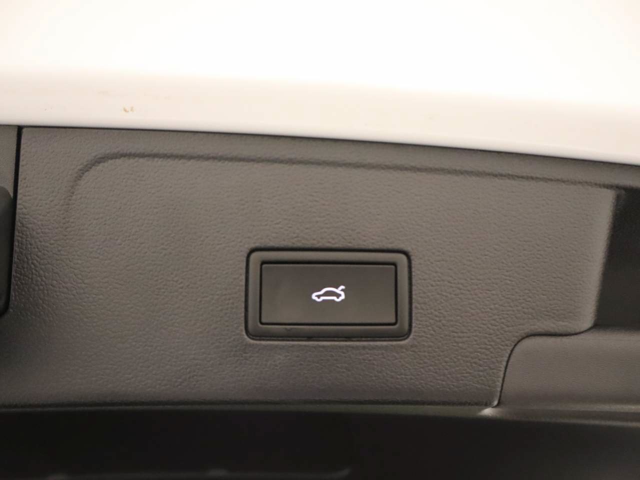 Certified 2026 Volkswagen Atlas Cross Sport SE FWD image 19