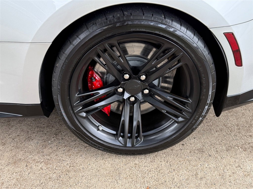 Used 2018 Chevrolet Camaro ZL1 image 20