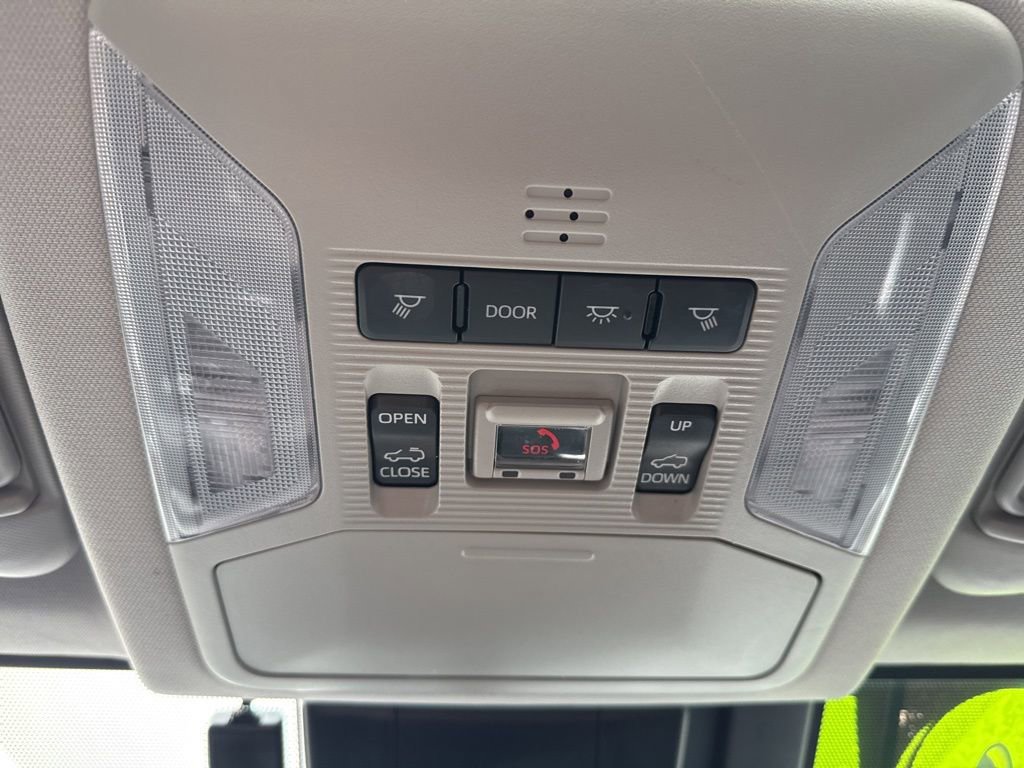 Used 2022 Toyota RAV4 XLE Premium image 32