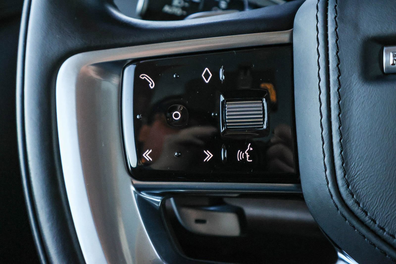 Certified 2023 Land Rover Range Rover SE image 37