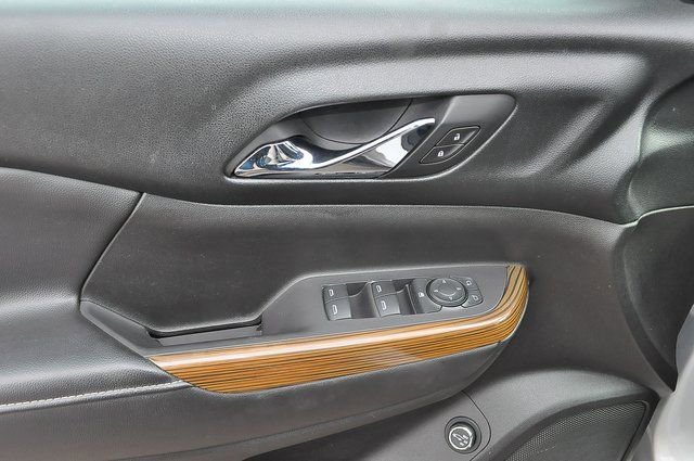 Used 2018 GMC Acadia SLE w/ Driver Alert Package I image 12