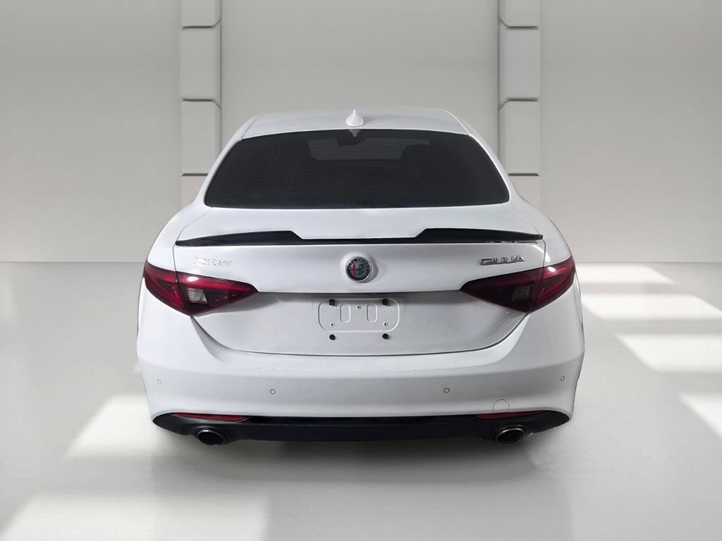 Used 2020 Alfa Romeo Giulia RWD image 5