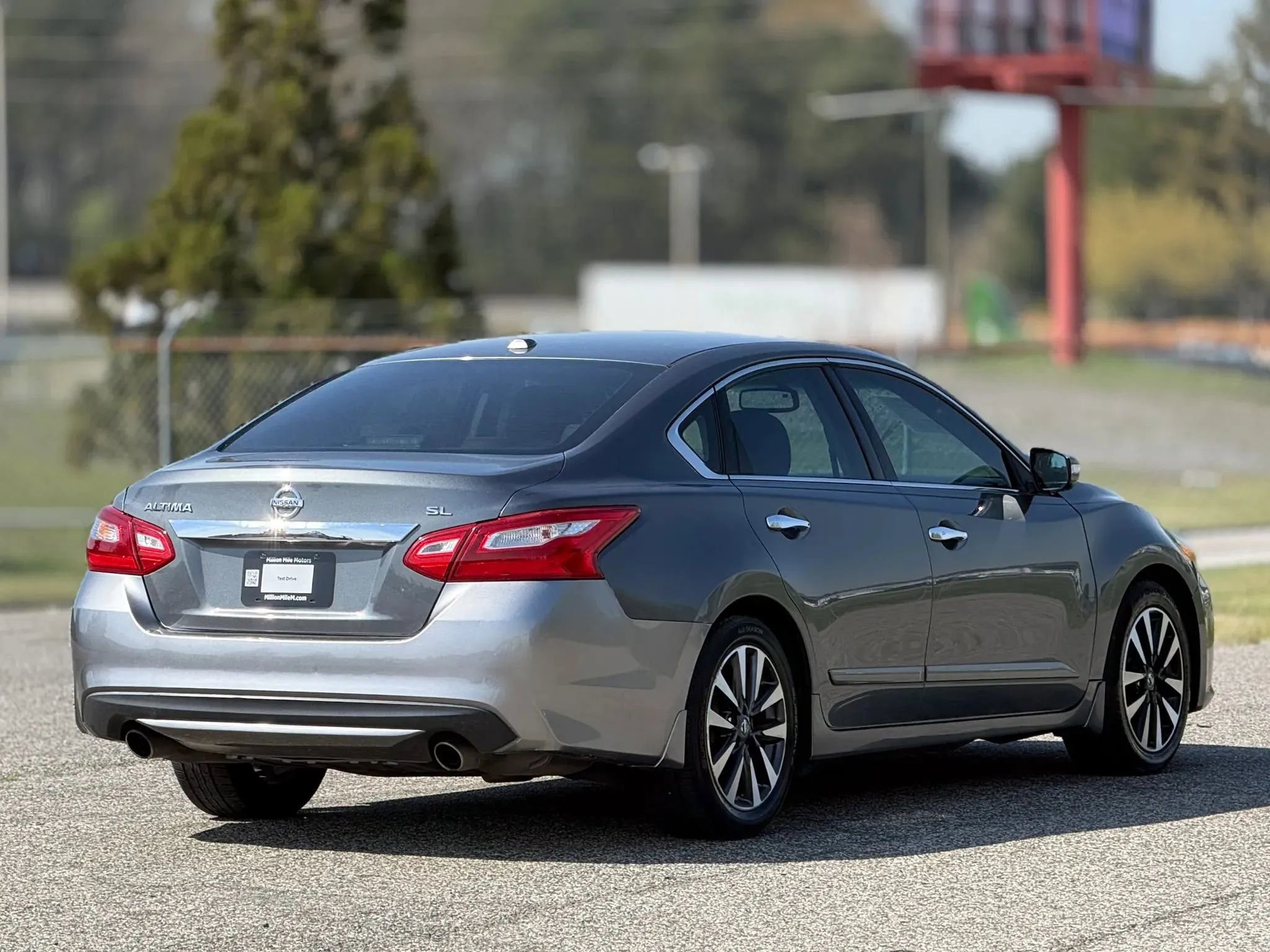Used 2017 Nissan Altima 2.5 SL w/ Moonroof Package FWD image 9