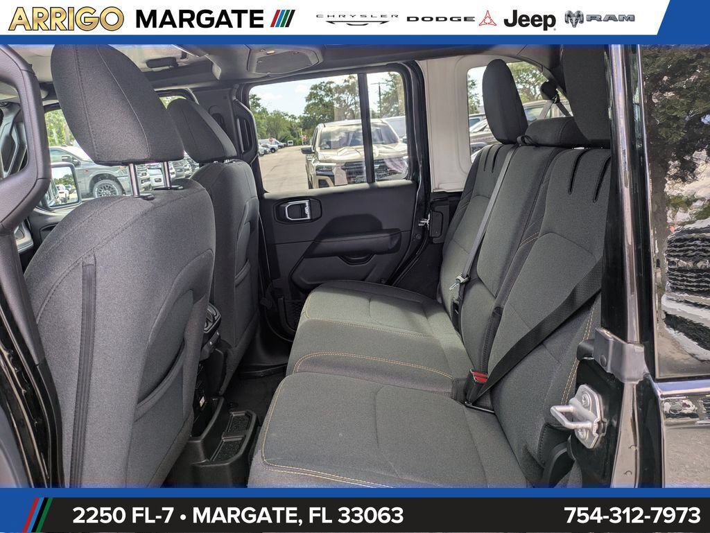 Used 2025 Jeep Wrangler Unlimited Sahara AWD/4WD image 14