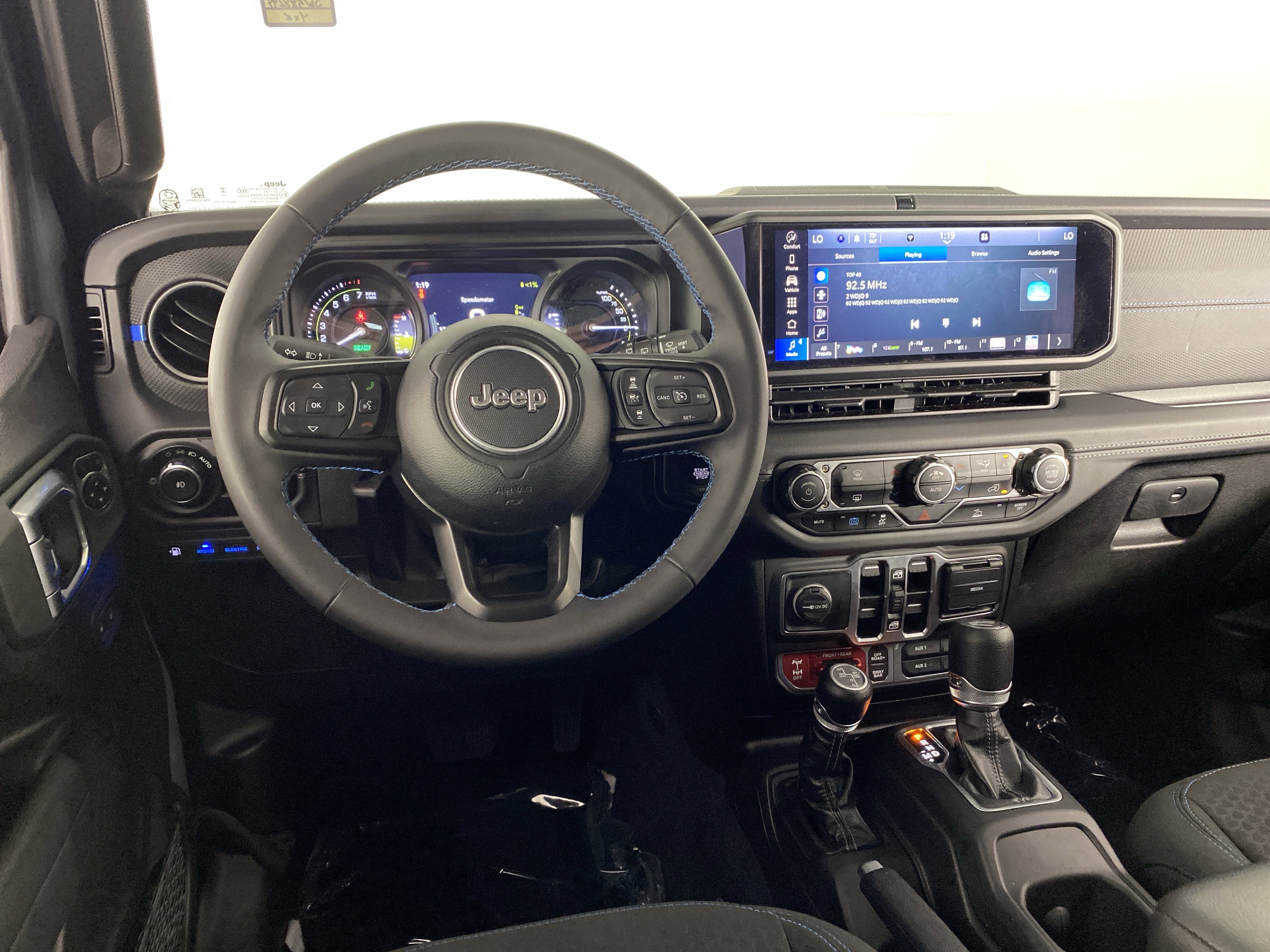 Used 2025 Jeep Wrangler Unlimited Rubicon 4xe AWD/4WD image 18