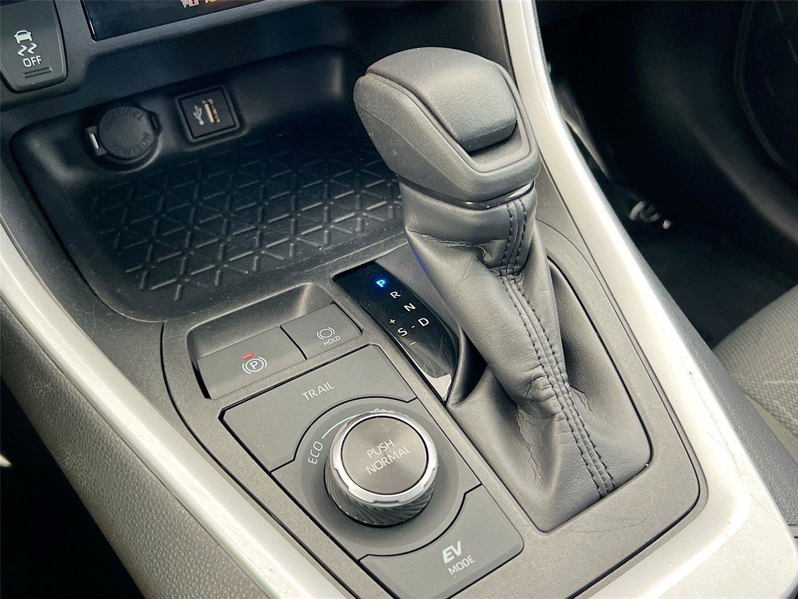 Used 2025 Toyota RAV4 XLE image 12