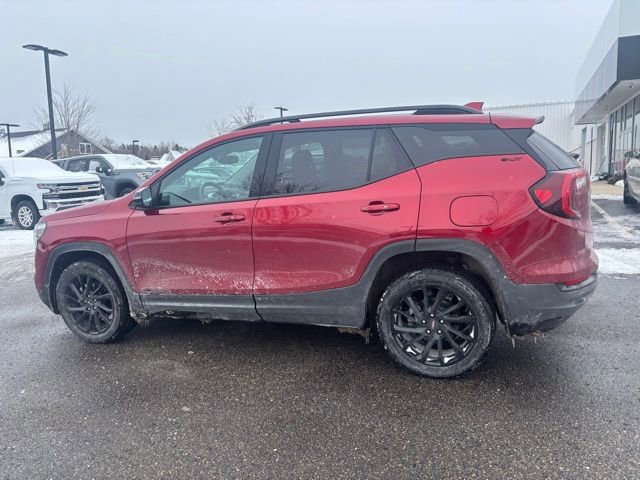 Used 2023 GMC Terrain SLT w/ Elevation Edition image 8