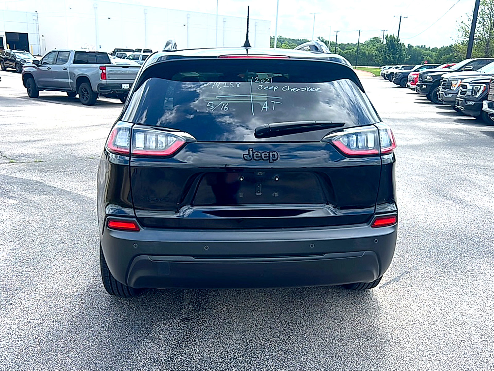 Used 2023 Jeep Cherokee Altitude Lux AWD/4WD image 6