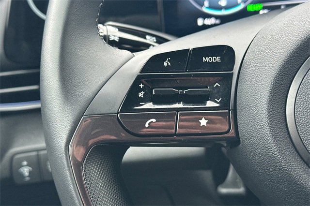 Used 2025 Hyundai Elantra SEL image 24