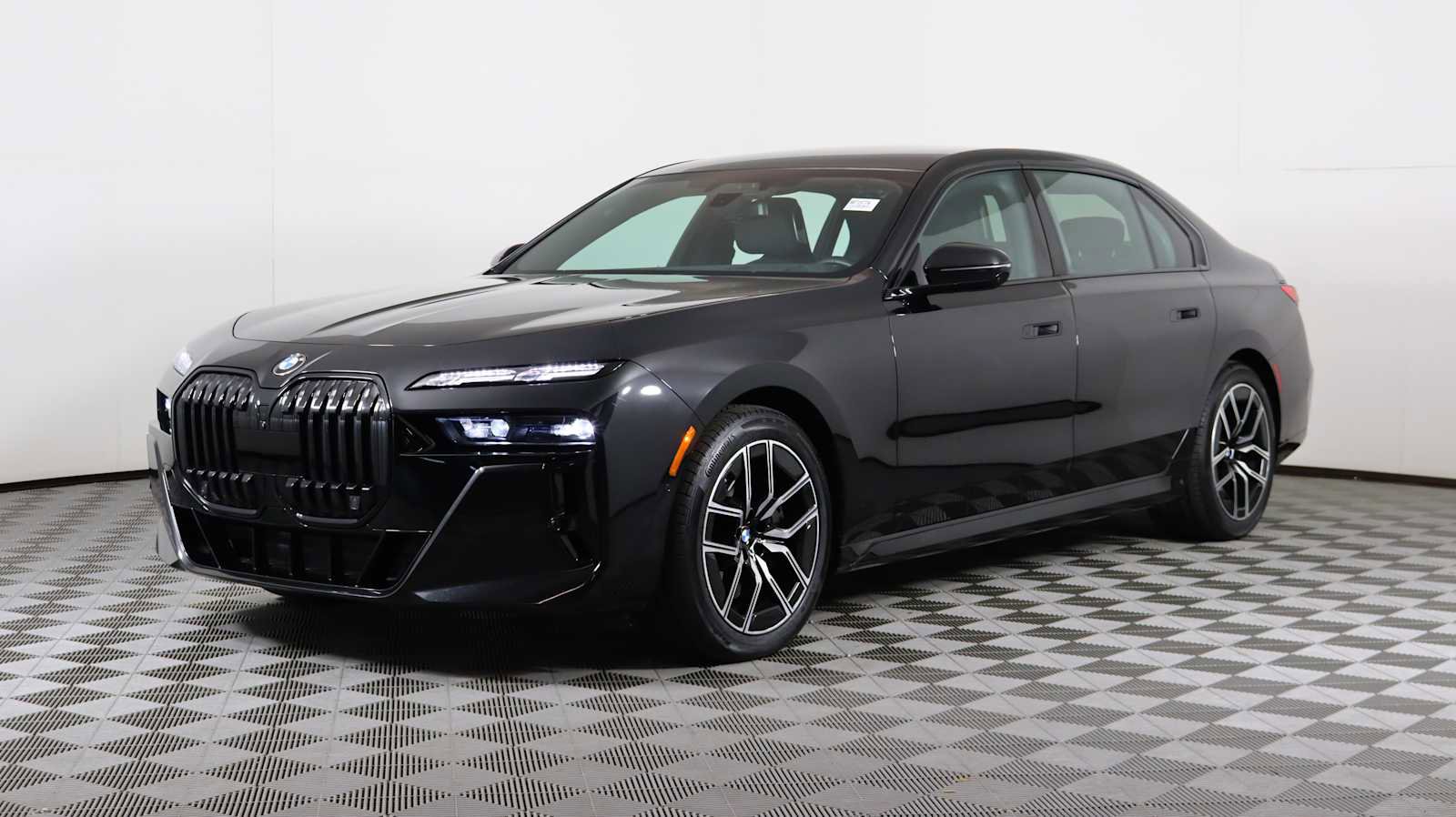 Used 2023 BMW 760i xDrive w/ Executive Package image 9