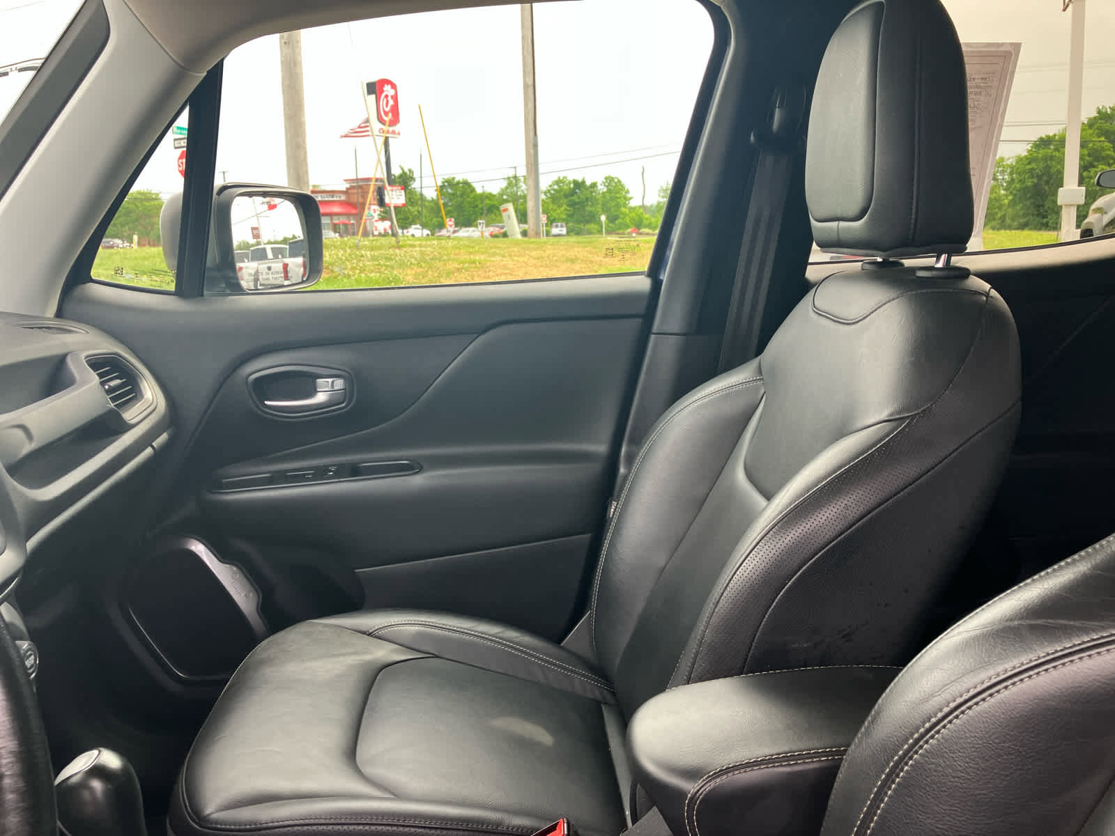 Used 2019 Jeep Renegade Limited w/ LED Lighting Group AWD/4WD image 10