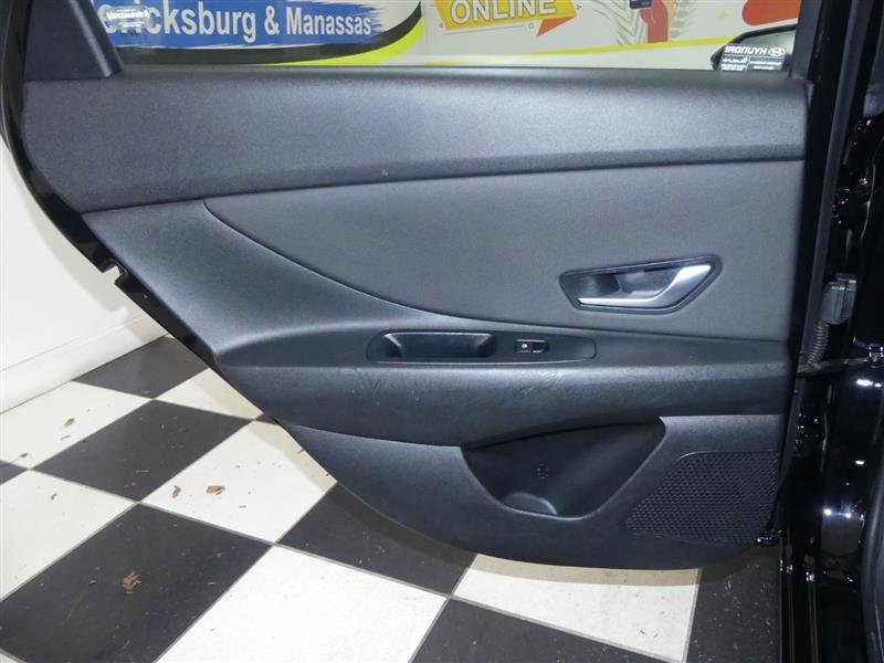 Used 2022 Hyundai Elantra Limited image 28