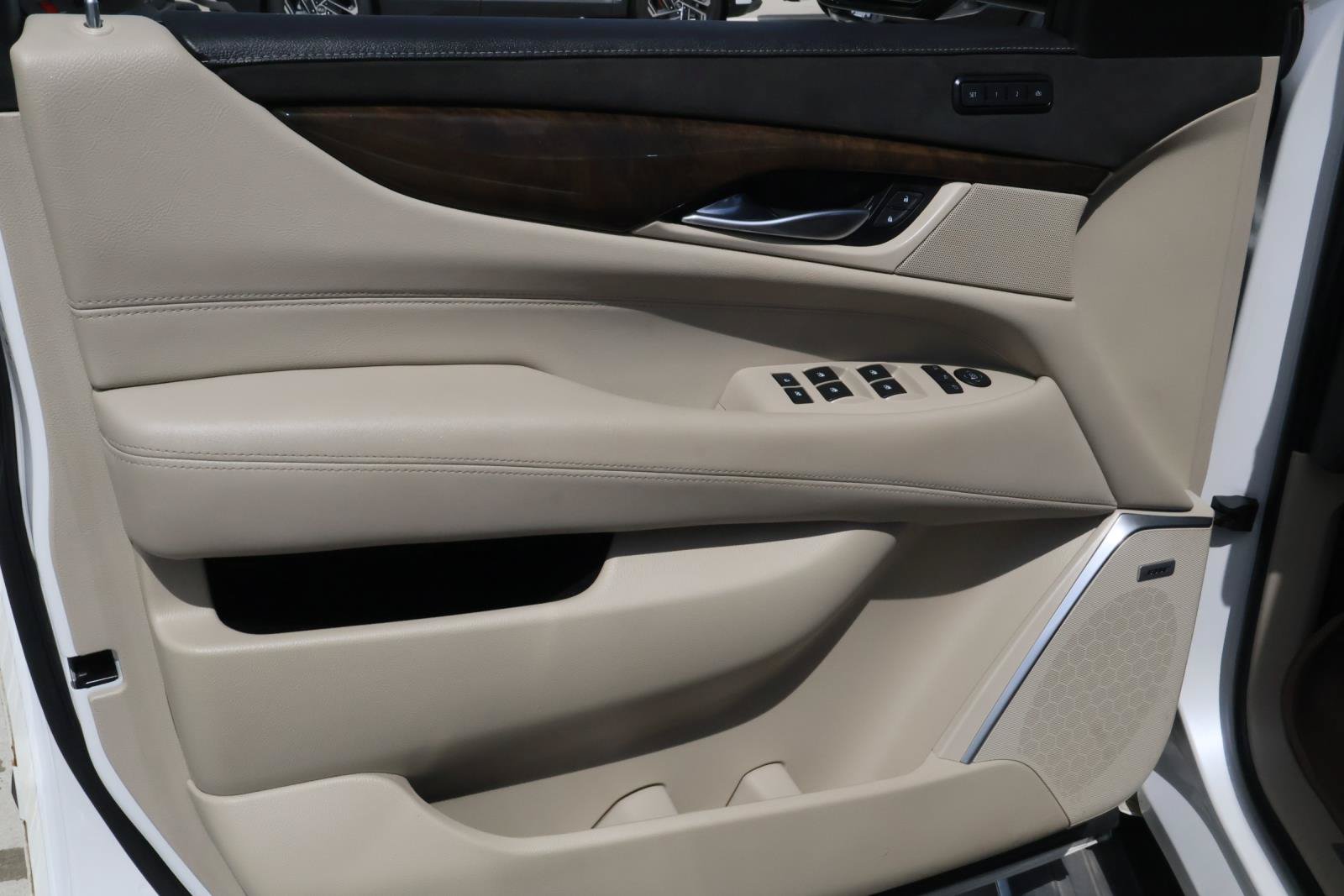 Used 2019 Cadillac Escalade Premium Luxury w/ LPO, Radiant Package RWD image 18