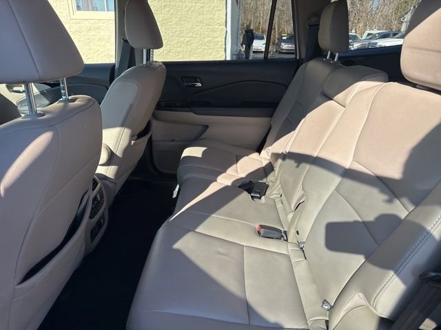 Used 2021 Honda Pilot Touring image 14