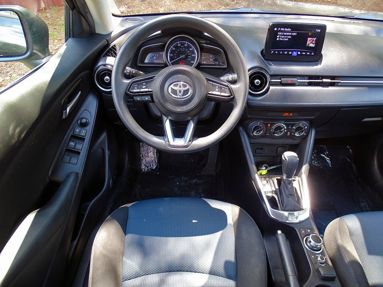 Used 2019 Toyota Yaris LE FWD image 29