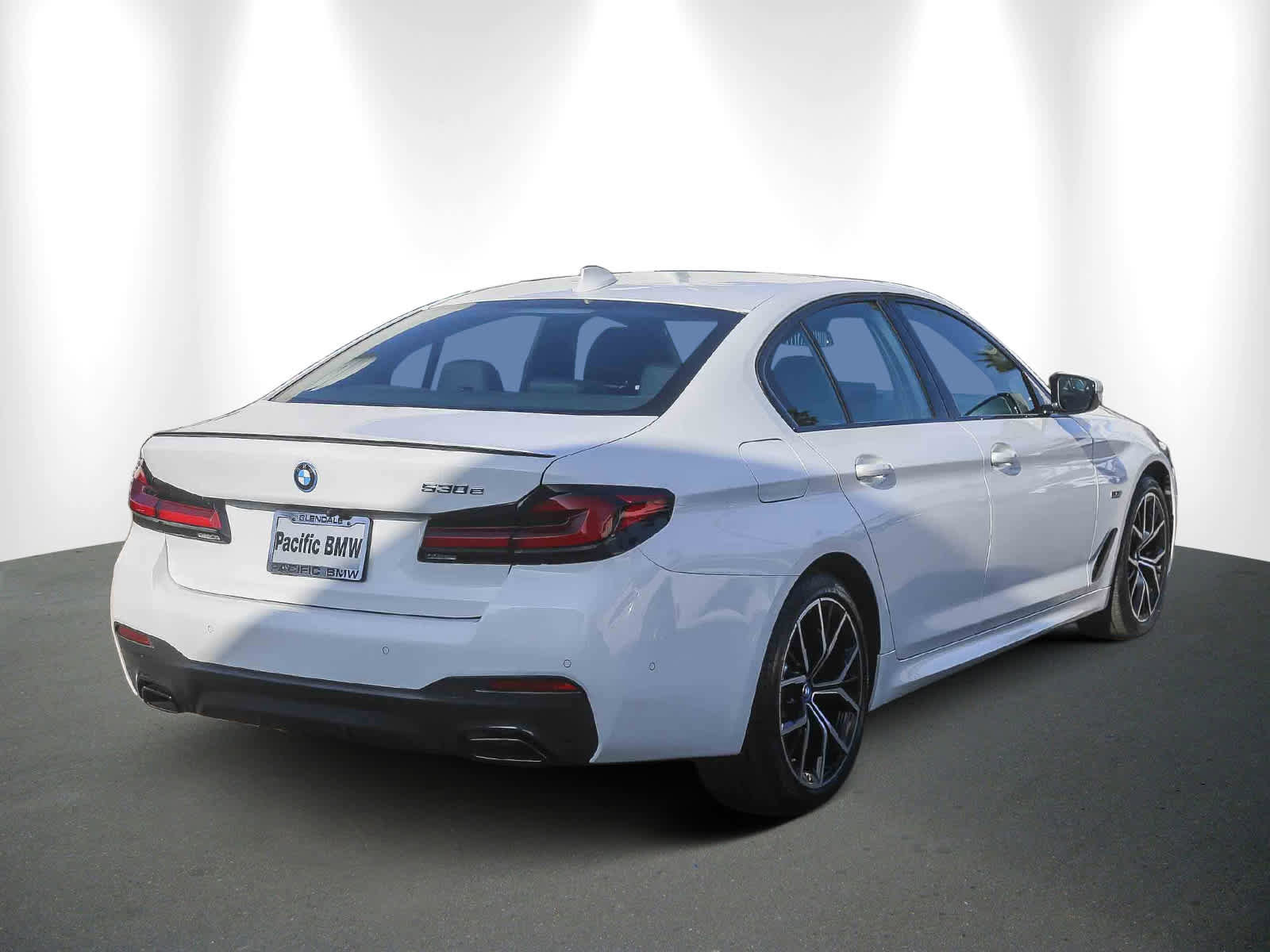 Certified 2023 BMW 530e w/ M Sport Package image 6