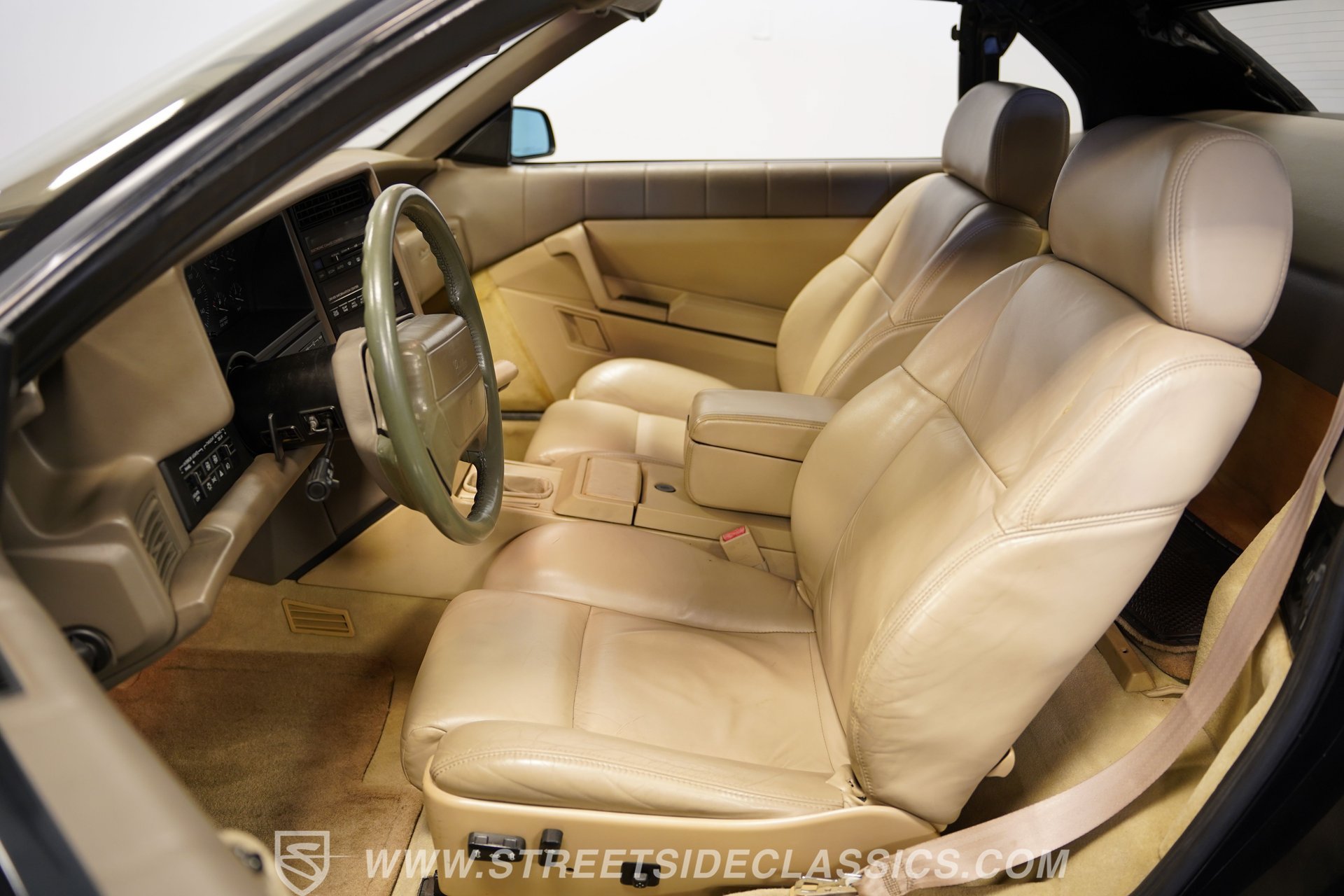 Used 1993 Cadillac Allante FWD image 39
