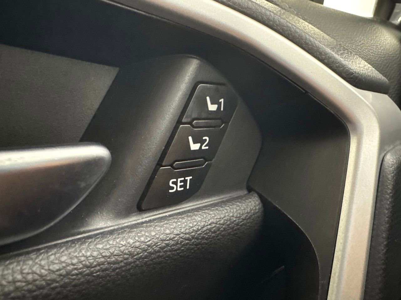 Used 2019 Toyota RAV4 Limited w/ Advanced Technology Package image 19
