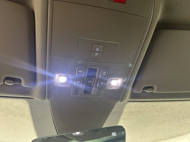 Used 2022 Volkswagen Atlas SEL Premium image 31